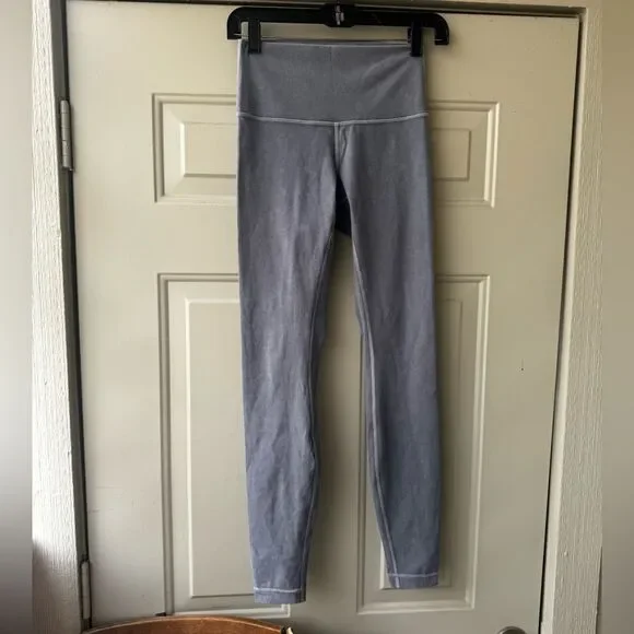 Lululemon Wunder Under High-Rise Tight *Snow Washed 28"
Washed Luna Size 4 - Picture 12 of 14
